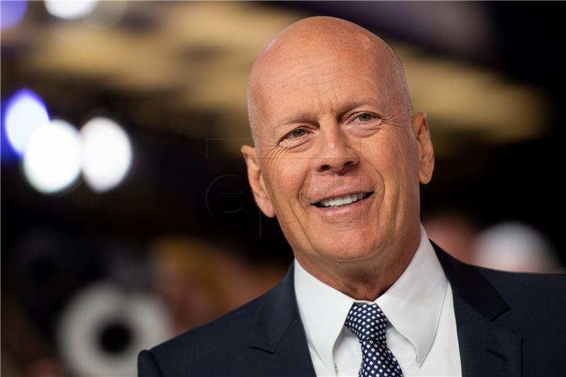 Bruce Willis boluje od afazije i završava karijeru