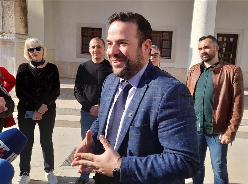 Pula mayor says wants snap election for city council