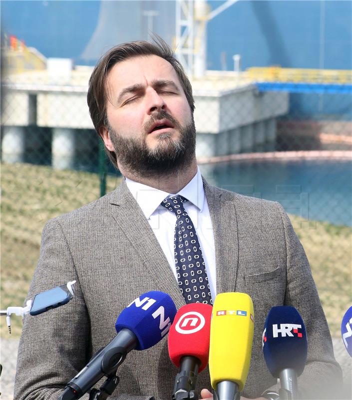 Ćorić i Vrtovec obišli LNG terminal na Krku