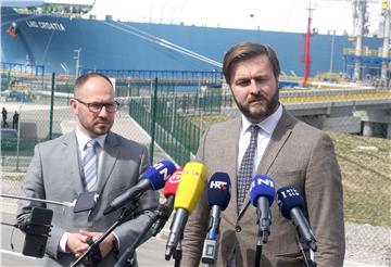 Ćorić i Vrtovec obišli LNG terminal na Krku