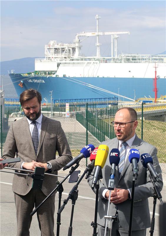 Ćorić i Vrtovec obišli LNG terminal na Krku