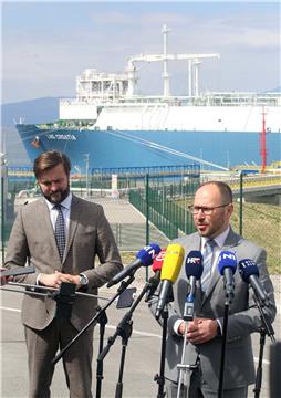 Ćorić i Vrtovec obišli LNG terminal na Krku