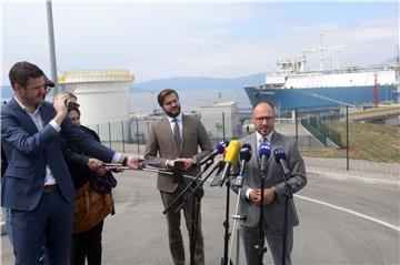 Ćorić i Vrtovec obišli LNG terminal na Krku