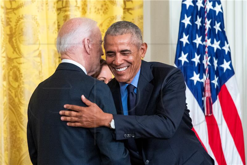 Obama i Biden ponovno zajedno u Bijeloj kući