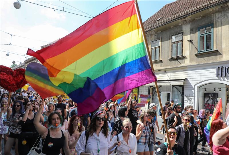 Istraživanje: Mladi u srednjoj školi skrivaju svoj LGBTIQ identitet