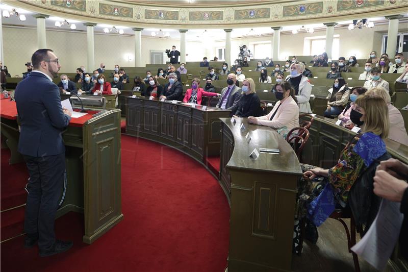 Uručene Stipendije Grada Zagreba učenicima romske nacionalne manjine