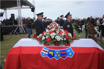 Svečani ispraćaj i sprovodni obredi za civilne žrtve Domovinskoga rata iz Tenje