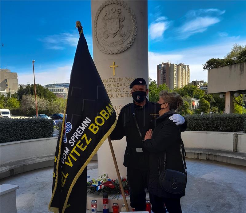 HOS members killed in 1990s war commemorated in Split