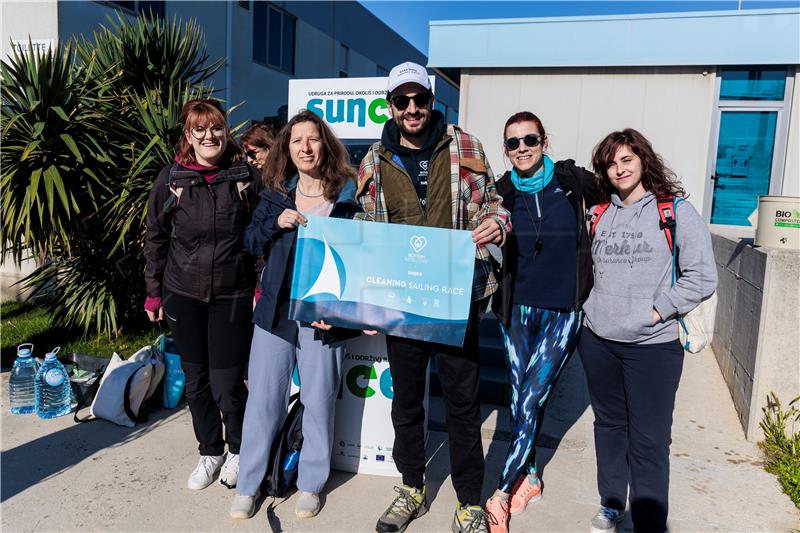 Krenula Cleaning Sailing Race edukativno-ekološka regata prema Šolti