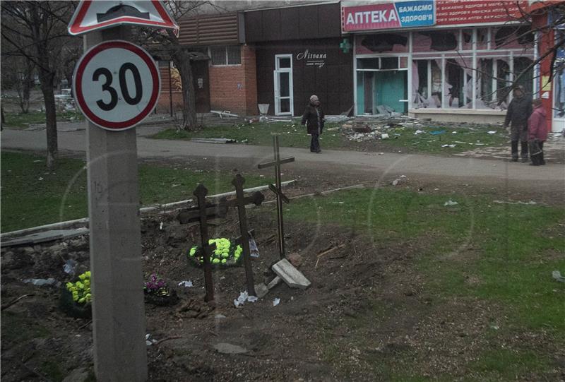 Rusija nastavlja zračne napade na Mariupolj, luku i čeličanu