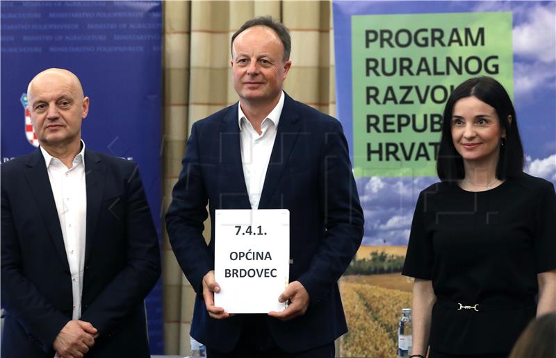 Ministrica Vučković uručila nove ugovore o potpori iz Programa ruralnog razvoja