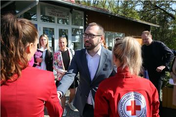 Gradonačelnik Tomašević posjetio raseljene osobe iz Ukrajine smještene u Gradu Mladih