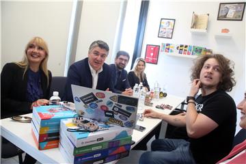 Predsjednik Milanović posjetio domaći start-up za STEM edukaciju "CircuitMess"