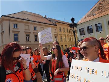 Protest zaposlenika u službi hitne medicinske pomoći na Markovom trgu