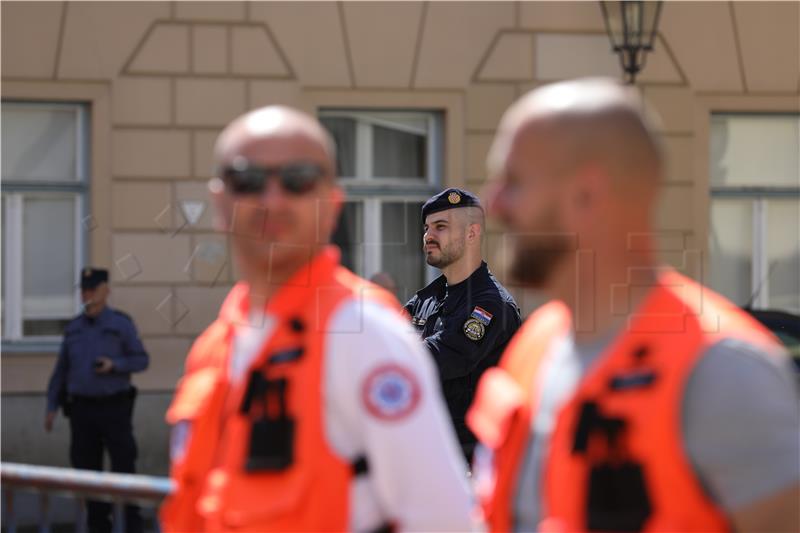 Protest zaposlenika u službi hitne medicinske pomoći na Markovom trgu