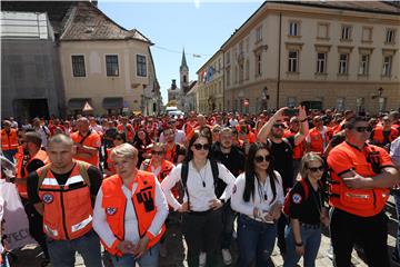 Protest zaposlenika u službi hitne medicinske pomoći na Markovom trgu