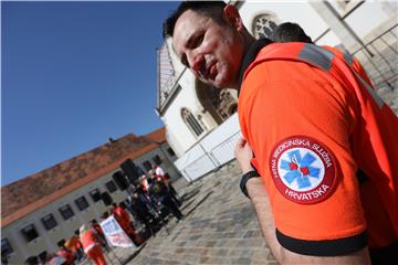 Protest zaposlenika u službi hitne medicinske pomoći na Markovom trgu