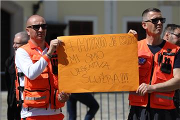 Protest zaposlenika u službi hitne medicinske pomoći na Markovom trgu