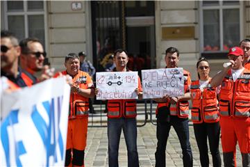 Protest zaposlenika u službi hitne medicinske pomoći na Markovom trgu