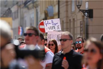 Protest zaposlenika u službi hitne medicinske pomoći na Markovom trgu