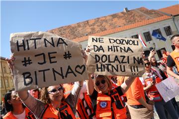 Protest zaposlenika u službi hitne medicinske pomoći na Markovom trgu