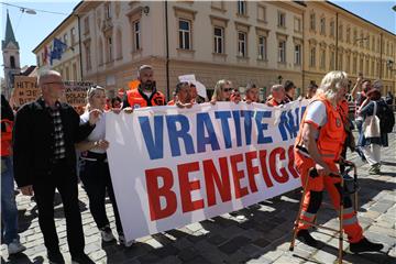 Protest zaposlenika u službi hitne medicinske pomoći na Markovom trgu