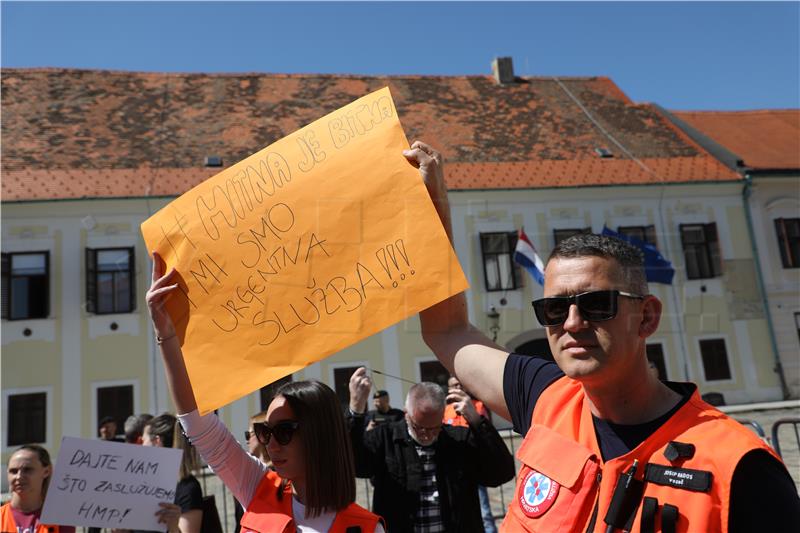 Protest zaposlenika u službi hitne medicinske pomoći na Markovom trgu