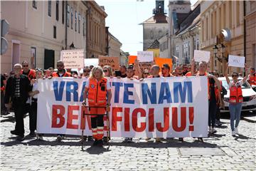 Protest zaposlenika u službi hitne medicinske pomoći na Markovom trgu