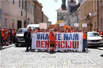 Protest zaposlenika u službi hitne medicinske pomoći na Markovom trgu