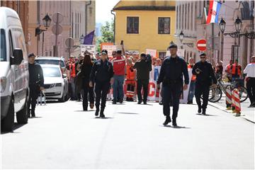 Protest zaposlenika u službi hitne medicinske pomoći na Markovom trgu