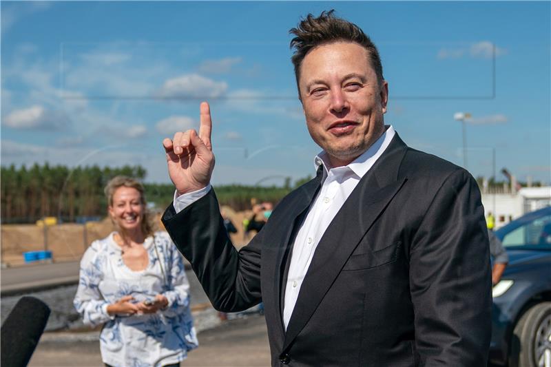 (FILE) USA BUSINESS MUSK TWITTER