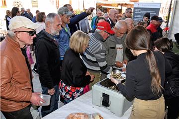 Tradicionalna podjela posnog obroka u Vinkovcima