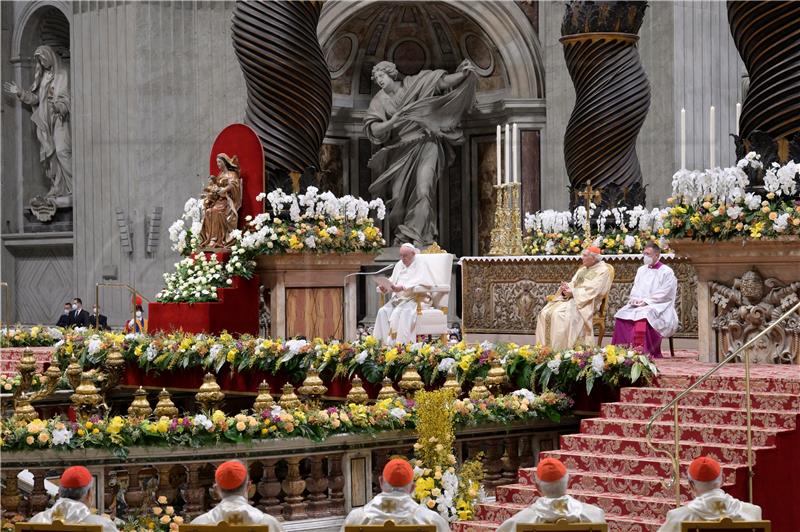 VATICAN POPE FRANCIS EASTER VIGIL