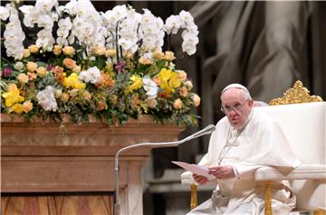 VATICAN POPE FRANCIS EASTER VIGIL