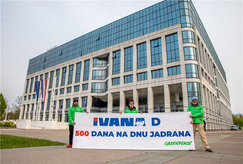 Aktivisti Greenpeacea prosvjedovali ispred INA-e zbog Ivane D