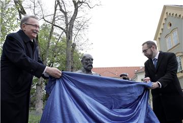 Otkriven spomenik Andriji Mohorovičiću