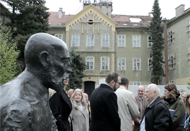 Otkriven spomenik Andriji Mohorovičiću