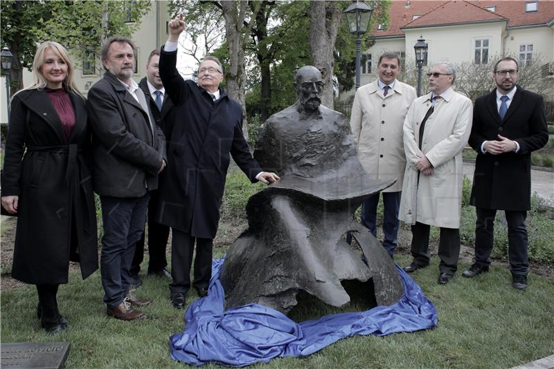 Zagreb: Otkriven spomenik Andriji Mohorovičiću