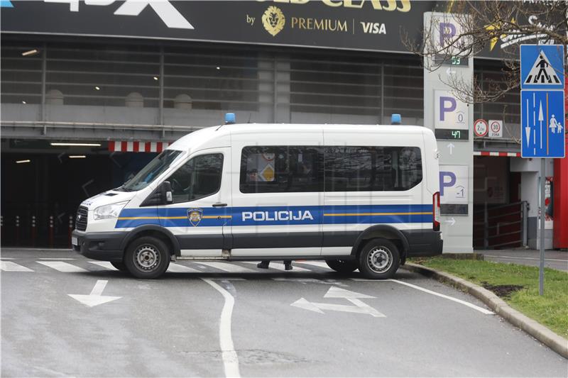 Dojava o bombi u zagrebačkom Arena centru