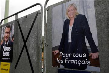 Francuzi biraju između Macrona i Le Pen