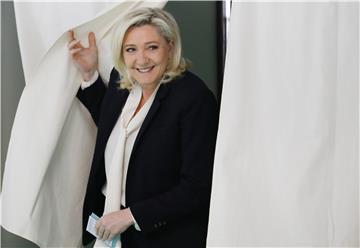 Le Pen priznala poraz i pozvala na parlamentarne izbore u lipnju 