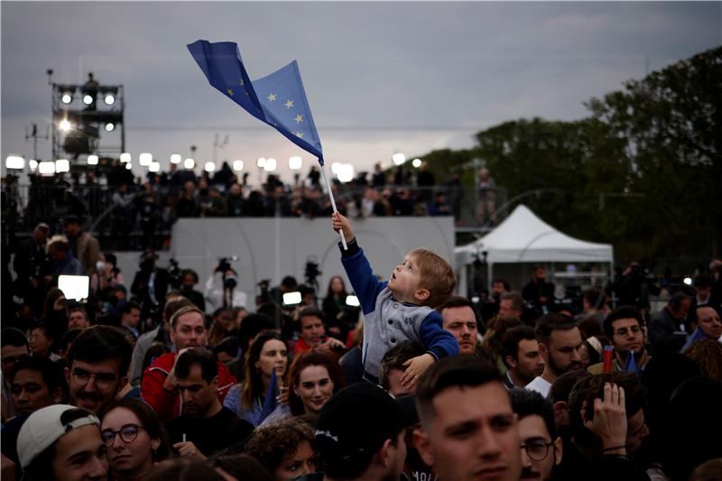 Europski čelnici čestitaju Macronu: Ovo je pobjeda ujedinjene Europe