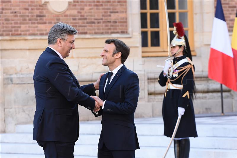 Croatian PM congratulates French president on re-election