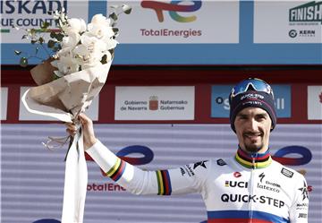 Alaphilippe slomio rame i dva rebra