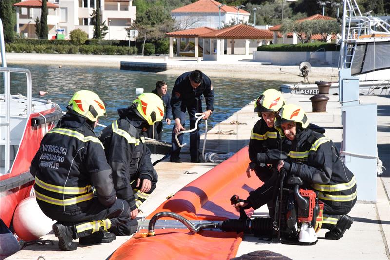 Dubrovački vatrogasci preuzeli vrijednu opremu za intervencije kod onečišćenja mora