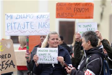 Mirno okupljanje odgojitelja i zaposlenih u vrtićima