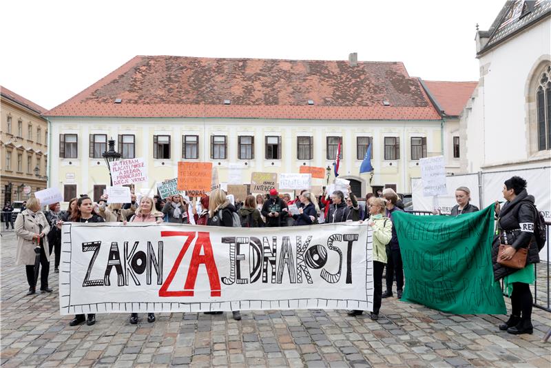 Mirno okupljanje odgojitelja i zaposlenih u vrtićima