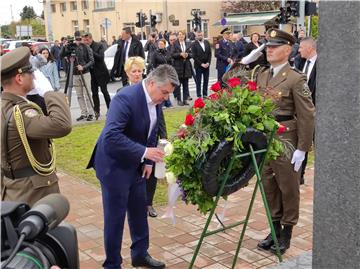 Milanović položio vijenac kod spomenika poginulim hrvatskim braniteljima u Rovišću