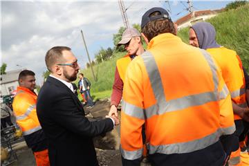 Pukao cjevovod na Aveniji M. Držića