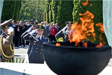 Banožić položio vijenac u Vukovaru za poginule i nestale pripadnike Kuna